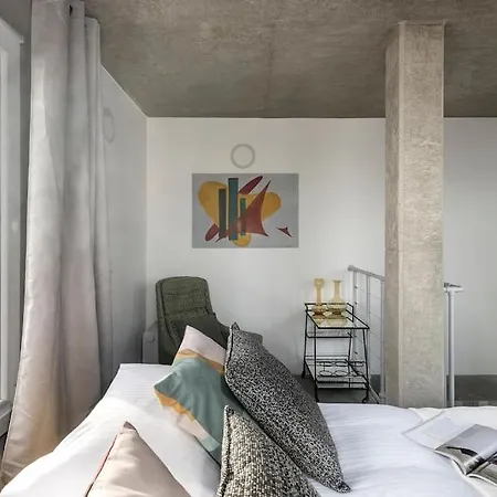 New Skyline Penthouse Apartment *